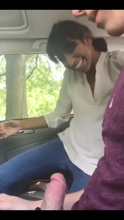 Tamil girl blowjob deti hai rich boyfriend ko car ke andar